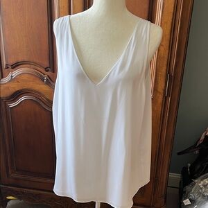 Lilly Pulitzer Florin Sleeveless Resort White V-Neck Top, NWT, XL
